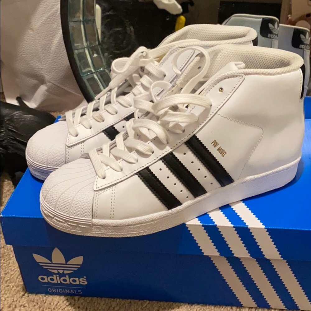 Adidas high top worn once